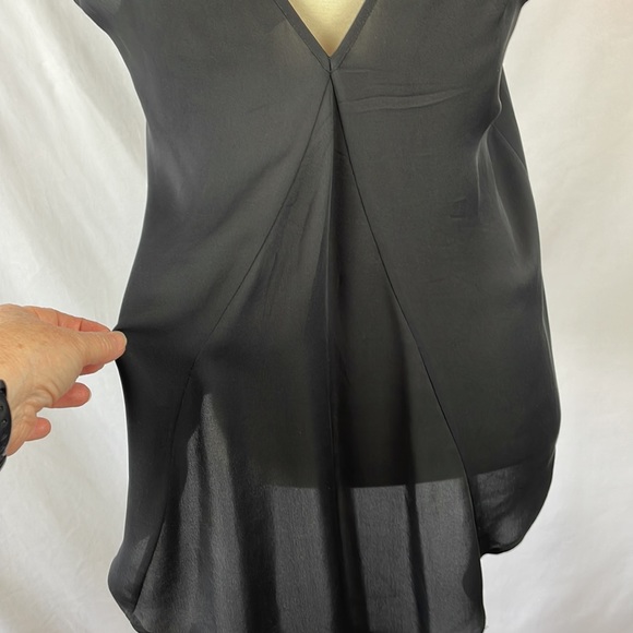 MICHAEL Michael Kors Black Blouse w/Deep V-Back Pleat & Gold Chain - Size XS - Picture 8 of 12